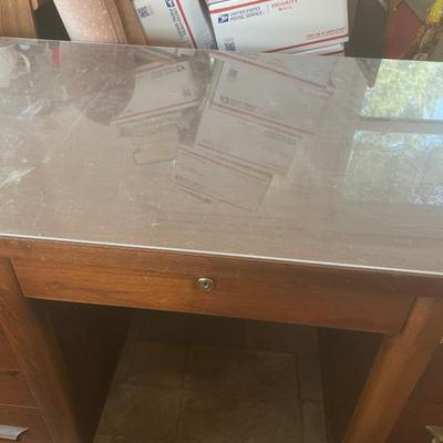 Nice sturdy desk