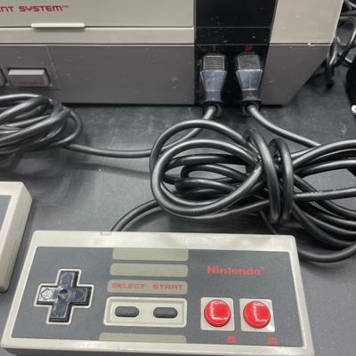 Vintage NES Nintendo Entertainment System Original 1985 Console old school gaming