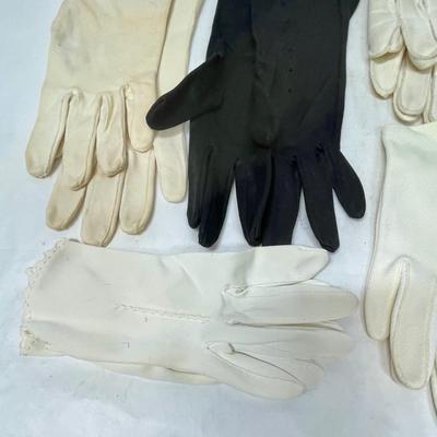 7 pairs of Ladies.Vintage Cloth Gloves