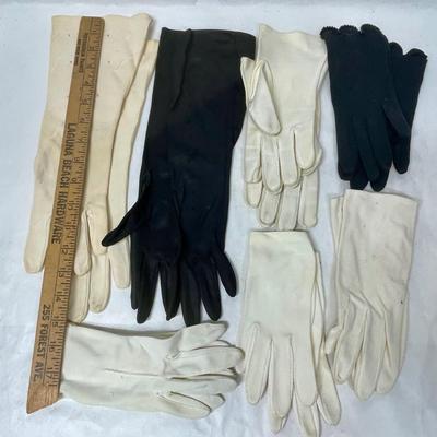 7 pairs of Ladies.Vintage Cloth Gloves