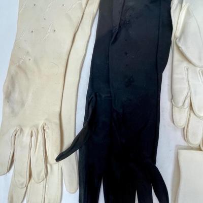 7 pairs of Ladies.Vintage Cloth Gloves