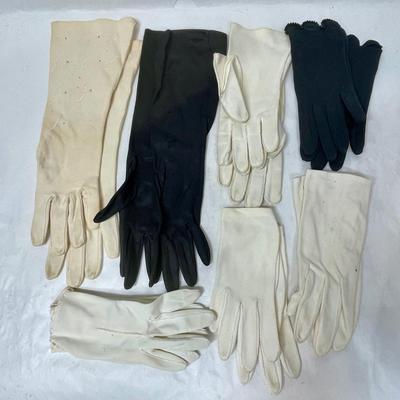 7 pairs of Ladies.Vintage Cloth Gloves