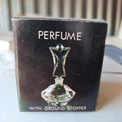 Clear Glasss Perfume w/ Ground Stopper