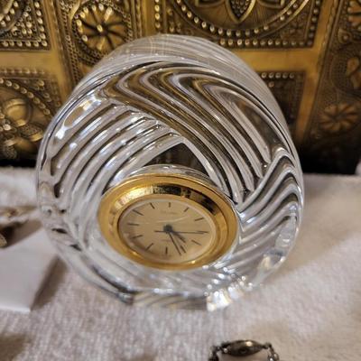 A VARIETY OF COSTUME JEWELRY AND A SASAKI QUARTZ GLASS CLOCK