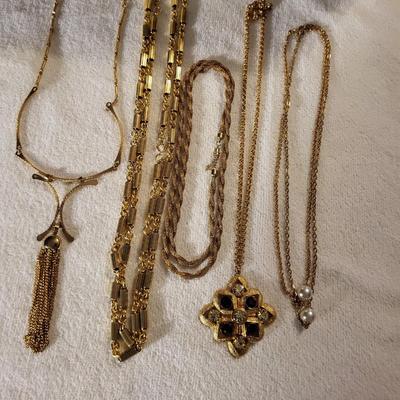 NICE VARIETY OF GOLD TONE SARAH COVENTRY NECKLACES