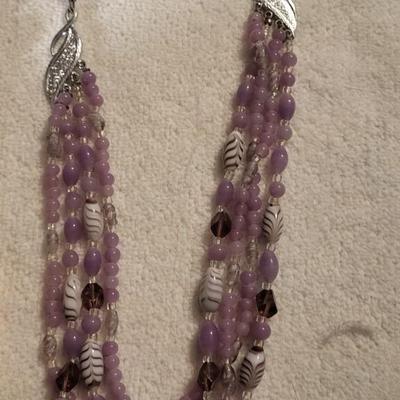 COSTUME JEWELRY NECKLACES AND A PAIR OF EARRINGS