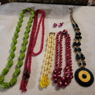 COLORFUL COSTUME JEWELRY