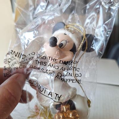 2003 minnie Christmas Ornament