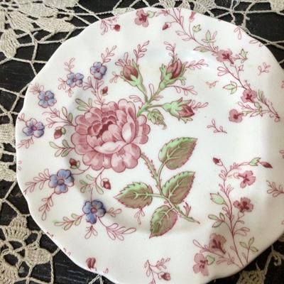 Collectible Plate and Tray Lot