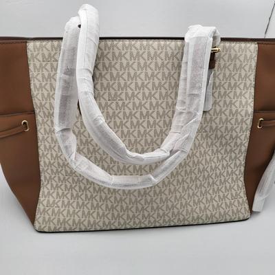 NEW Michael Kors Gilly Vanilla Large Travel Tote