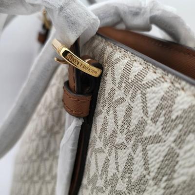 NEW Michael Kors Gilly Vanilla Large Travel Tote