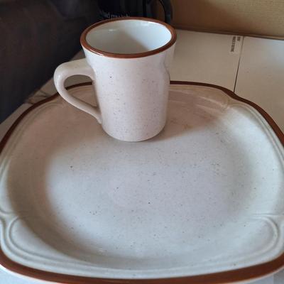 Syracuse Set (4 plates/4 Mugs)