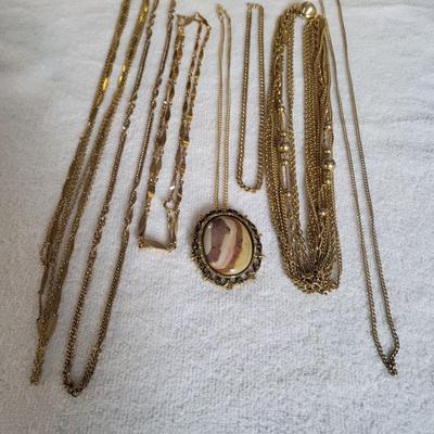 7 GOLD TONE NECKLACES