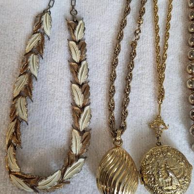 NICE VARIETY OF COSTUME JEWELRY