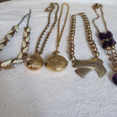 NICE VARIETY OF COSTUME JEWELRY