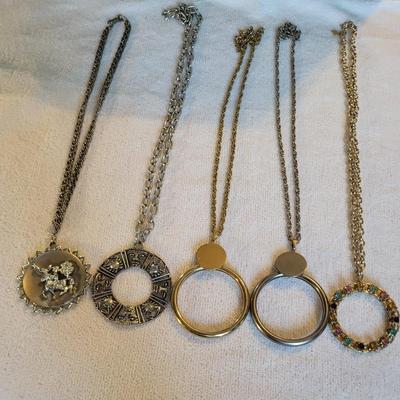 5 PENDANT NECKLACES