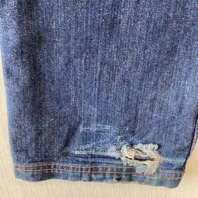 Sale Photo Thumbnail #607: Regius Vestio Crown Holder jeans 36

Please see pictures for worn areas and spits