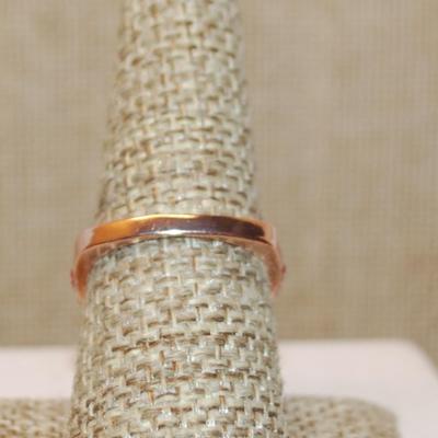 Size 8 Single Round Clear Main Stone Ring with Deep Pink Side Accents on a "Squared" Rose Gold Band (4.3g)