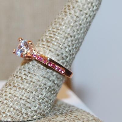 Size 8 Single Round Clear Main Stone Ring with Deep Pink Side Accents on a "Squared" Rose Gold Band (4.3g)