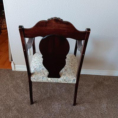 BEAUTIFUL LARGE ANTIQUE CHAIR W/CARVED BACK