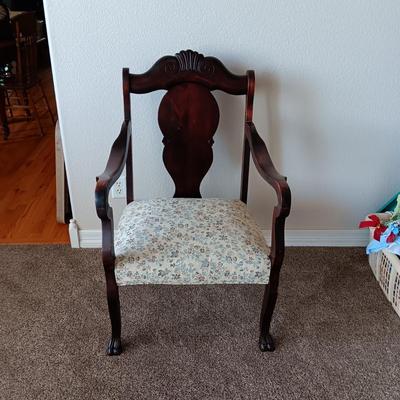 BEAUTIFUL LARGE ANTIQUE CHAIR W/CARVED BACK