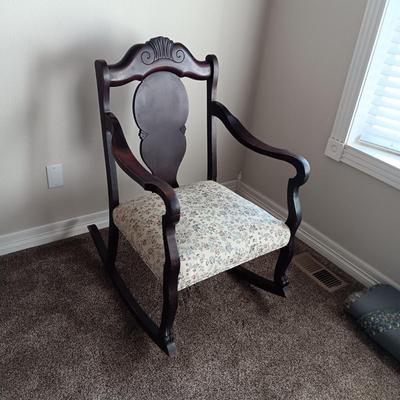 BEAUTIFUL ANTIQUE ROCKING CHAIR W/CARVED BACK