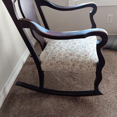 BEAUTIFUL ANTIQUE ROCKING CHAIR W/CARVED BACK