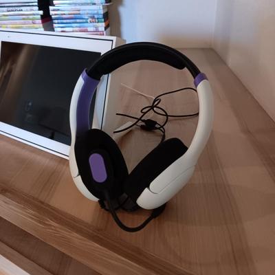 FACEBOOK PORTAL AND GAMING HEADPHONES