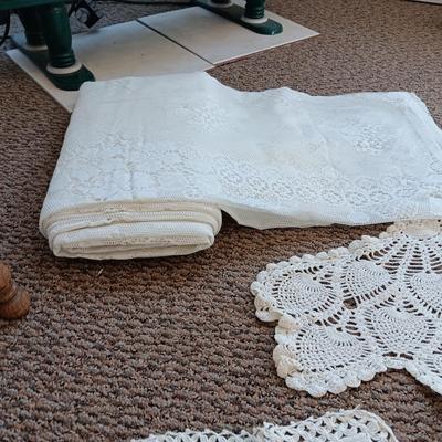 A LARGE AMOUNT OF LACEY MATERIAL AND HANDMADE DOILIES