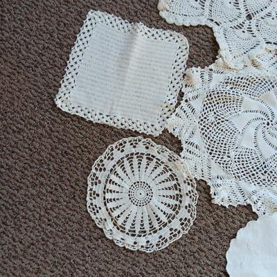 A LARGE AMOUNT OF LACEY MATERIAL AND HANDMADE DOILIES