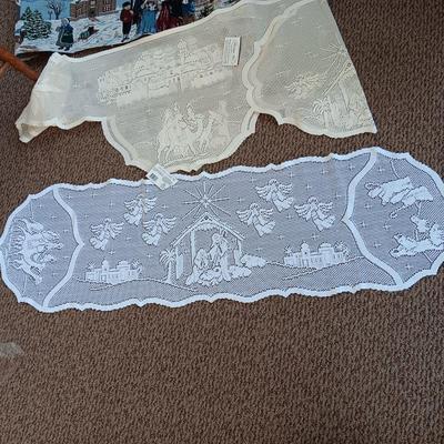 SCRAPS OF SEWING MATERIAL AND TABLE RUNNERS
