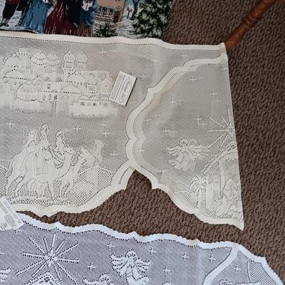 SCRAPS OF SEWING MATERIAL AND TABLE RUNNERS