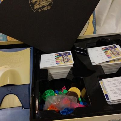 Trivia Presuit 20 Anniversary, Twister Dance Games