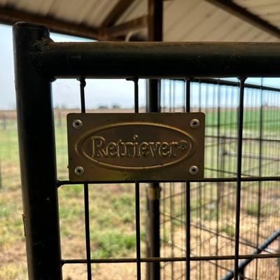 HUGE RETRIEVERS ANIMAL ENCLOSURE