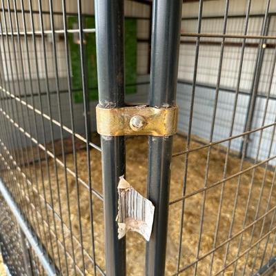 HUGE RETRIEVERS ANIMAL ENCLOSURE