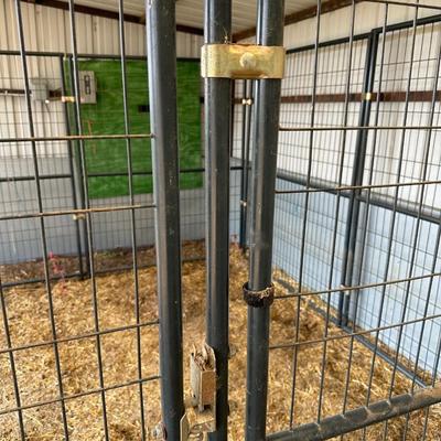 HUGE RETRIEVERS ANIMAL ENCLOSURE