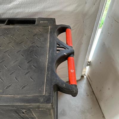 BLACK & DECKER GARAGE CABINET ON CASTERS