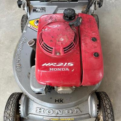 HONDA HR215 SELF PROPELLED LAWN MOWER W/GAS CAN