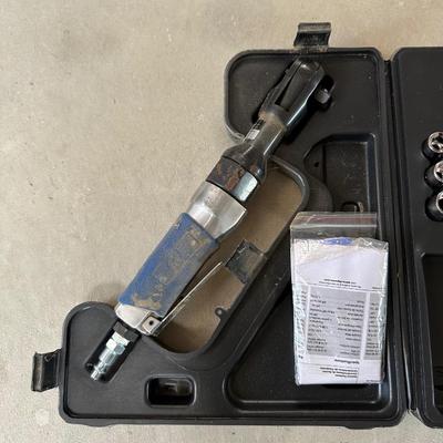 CAMPBELL HAUSFELD AIR IMPACT WRENCH AND CHISEL HAMMER PLUS AN AIR RATCHET