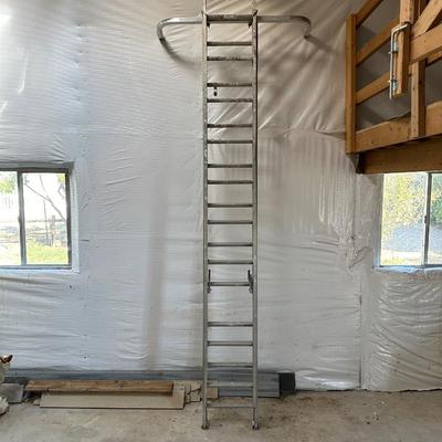 VERY TALL ALUMINUM EXTENSION LADDER WITH WALL SUPPORT