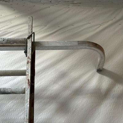 VERY TALL ALUMINUM EXTENSION LADDER WITH WALL SUPPORT