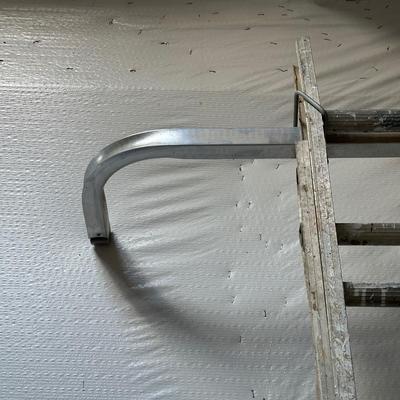 VERY TALL ALUMINUM EXTENSION LADDER WITH WALL SUPPORT