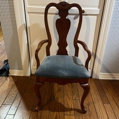 Eight Dining Room Chairs With Padded and Upholstered Seats (2DR-MG)