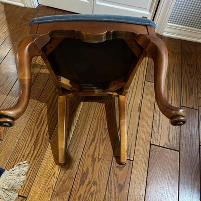 Eight Dining Room Chairs With Padded and Upholstered Seats (2DR-MG)