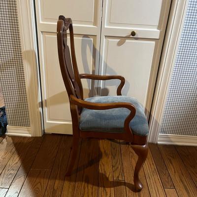 Eight Dining Room Chairs With Padded and Upholstered Seats (2DR-MG)