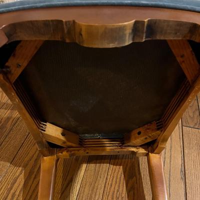 Eight Dining Room Chairs With Padded and Upholstered Seats (2DR-MG)