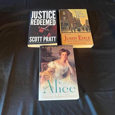 Hardback Novels by Brown, Hillenbrand, King & More (2S-MG)