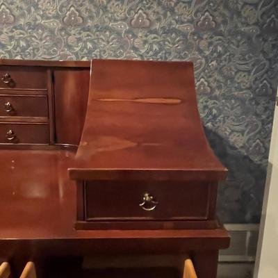 Hekman Carlton House Writing Desk (2S-MG)