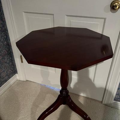 Tilt Top Table & Beveled Mirror (2S-MG)