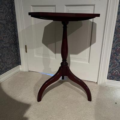 Tilt Top Table & Beveled Mirror (2S-MG)